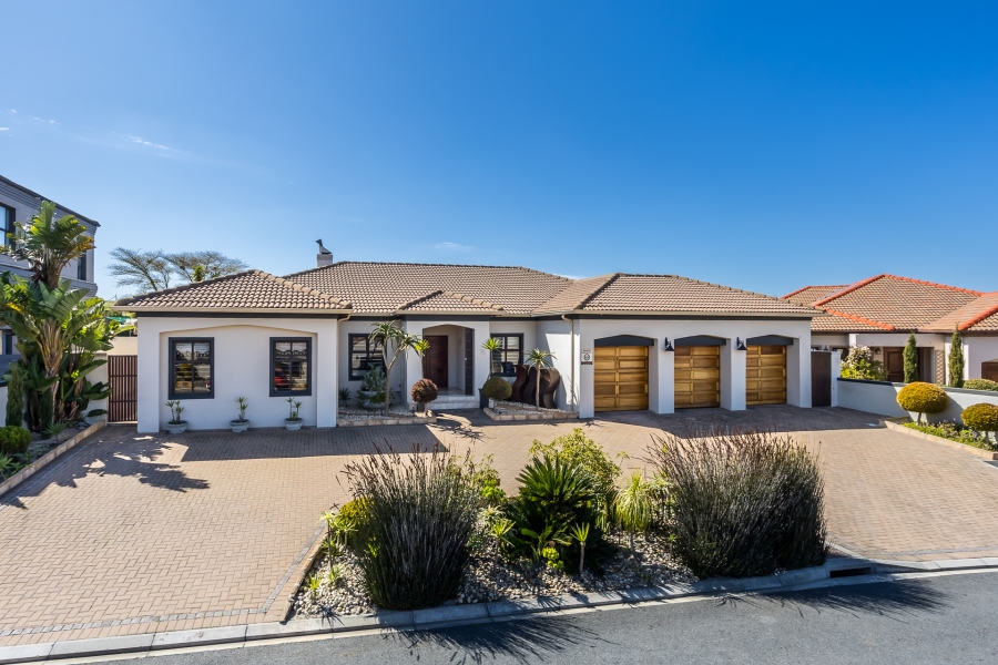 5 Bedroom Property for Sale in Deo Gracia Western Cape